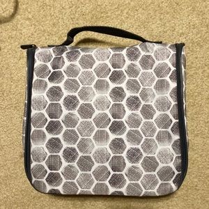 Thirty-One Gifts Hanging Traveler Case